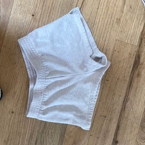 Aritzia TNA Cozy Fleece Perfect 2" Sweatshort.